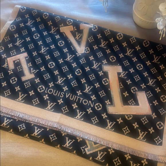 Louis Vuitton Wool Monogram Scarf - Picture 1 of 4